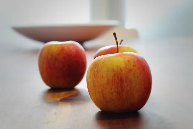Apple still life with a clearer center and softer, darker corners from the Holga 120N interpretation.